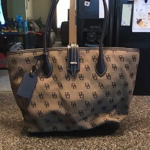 Dooney & Bourke